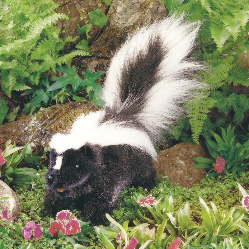 folkmanis-skunk-puppet