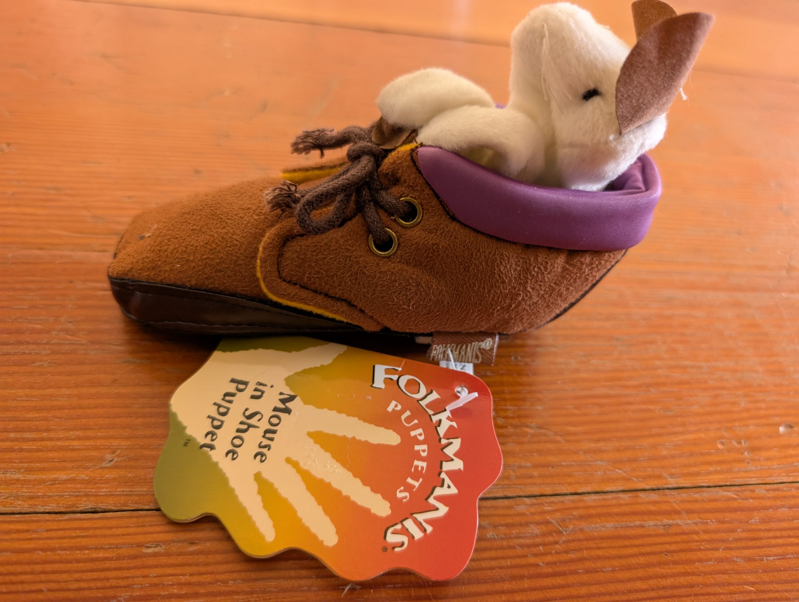 Folkmanis_mouse_in_shoe_finger_puppet_1